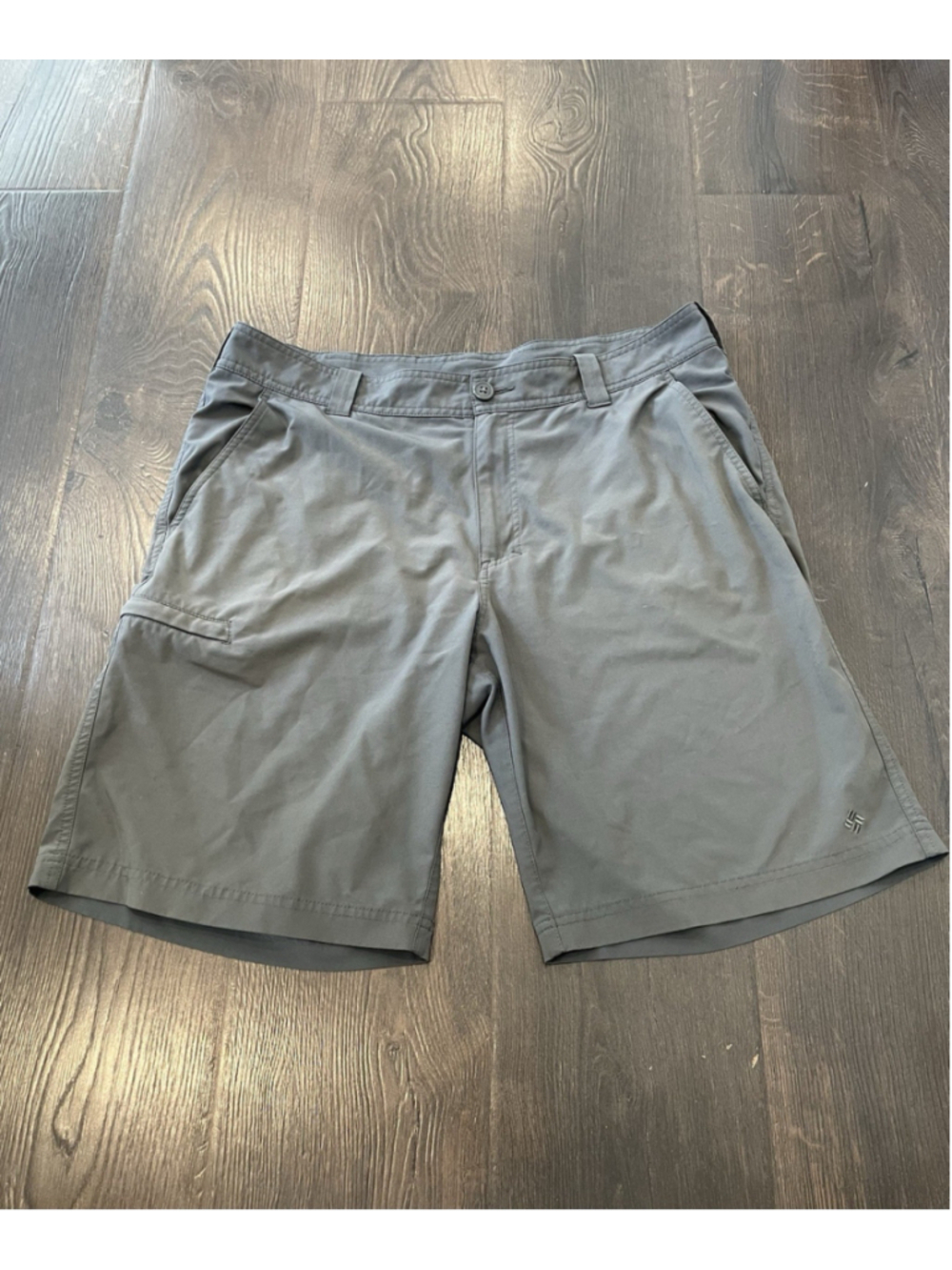Columbia Shorts Mens 36 Gray Hiking Zip Fly Pockets Omni shield Casual